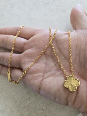 Nice Gold Plated  Clover Pendant Necklace - Women Jewelry